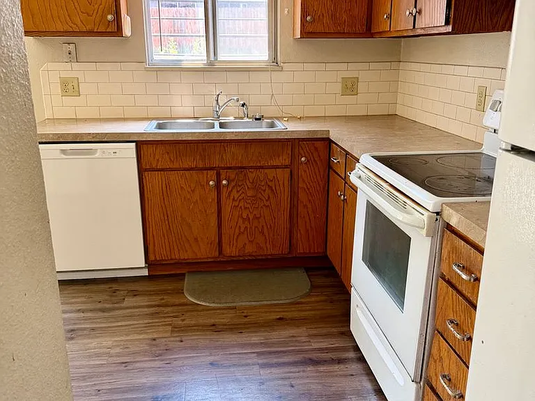 1628 Azalea Dr #4 — Photo 11