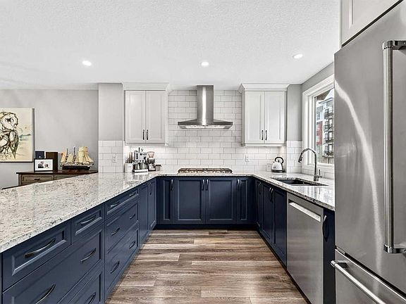 4th image of 322 S Masters Row SE