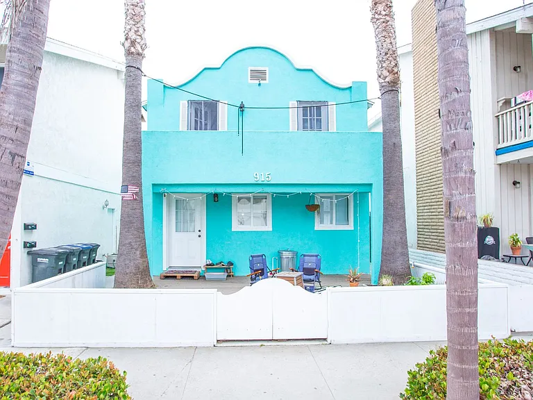 915 E Balboa Blvd — Photo 2