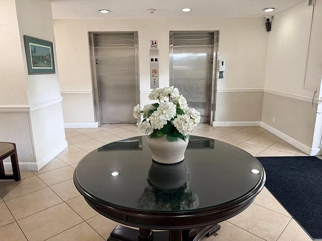 2 bed, 970 sqft, $2,500 — Photo 4