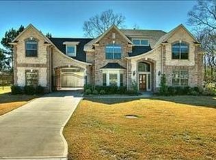 9050 Forest Cliff Ct, Conroe, TX 77302