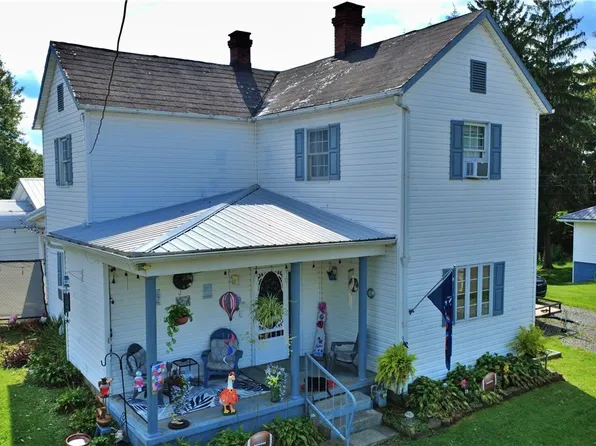 215 W Marietta St, Woodsfield, OH 43793