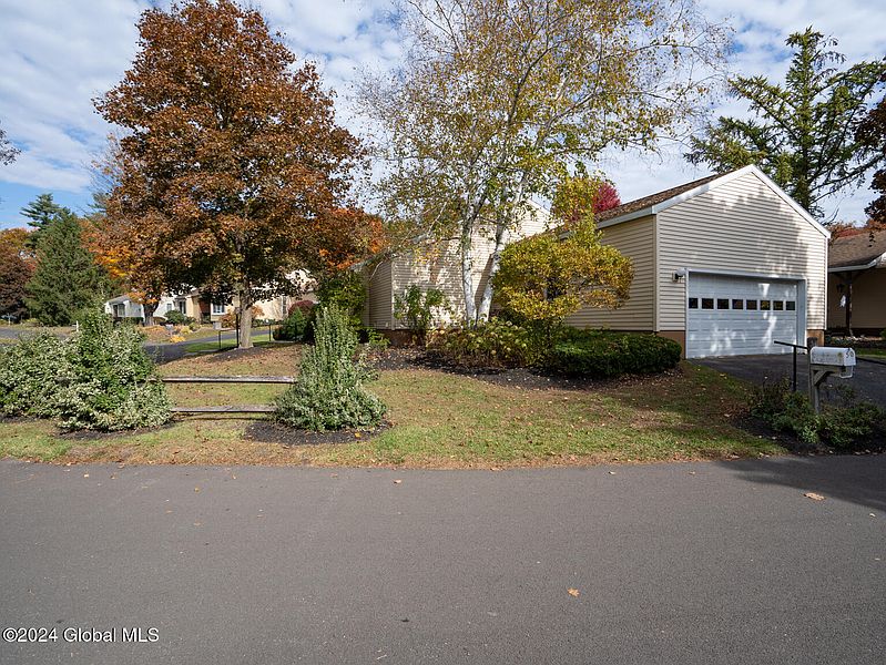 4th image of 50 Loudonwood East