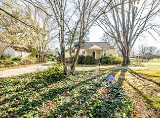 402 Circle Dr, Greenwood, SC 29646