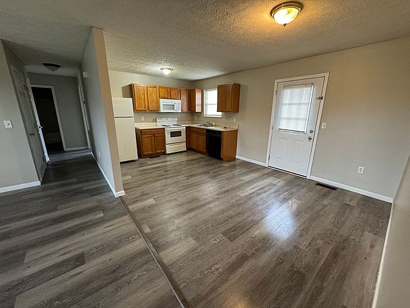3rd image of 1620 Silverado Ct