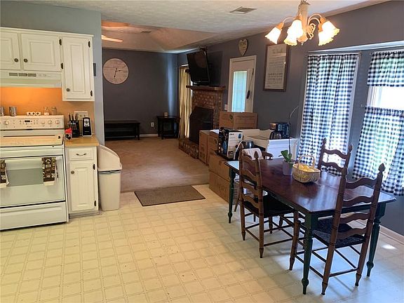 4th image of 556 Lee Road 207