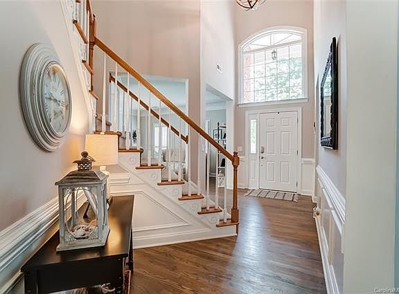 3rd image of 1611 Crestgate Dr