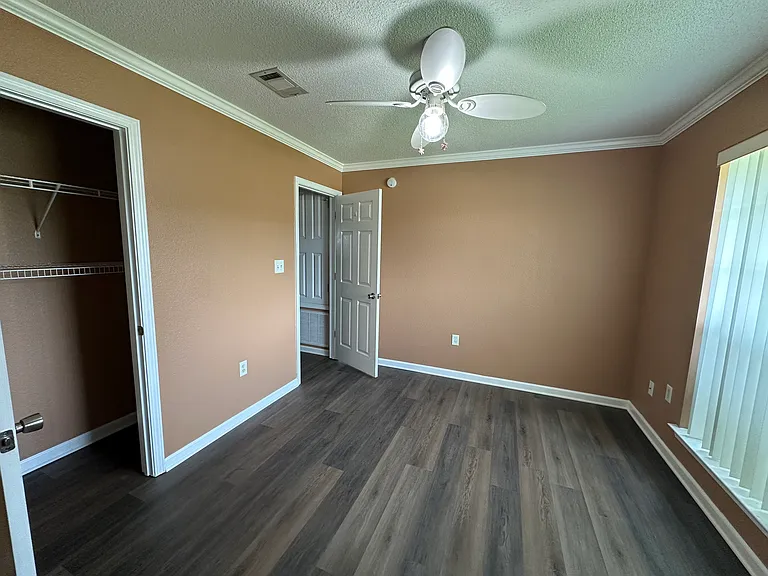 2160 Castle Grove Dr — Photo 12