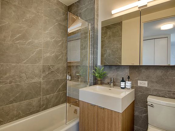4th image of 301 E 94th St #20A