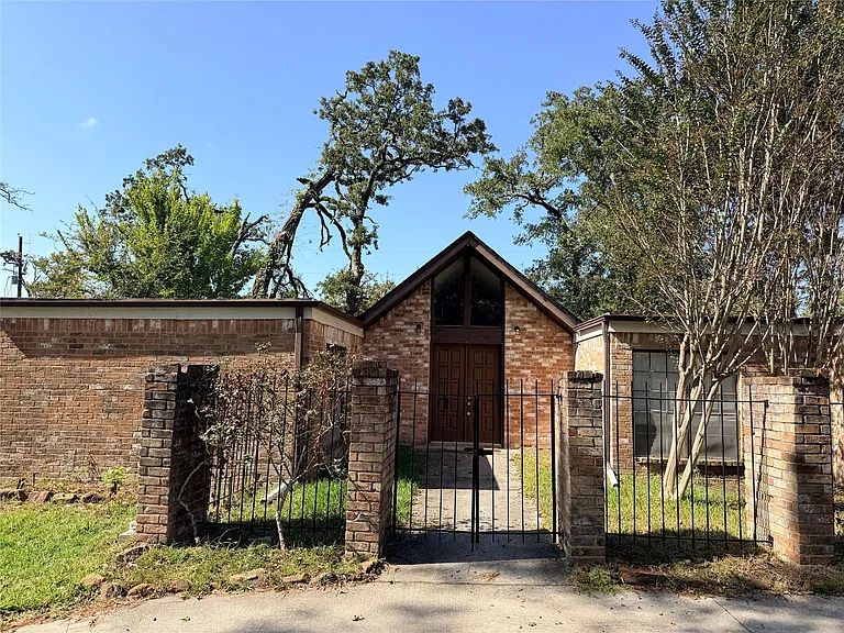 1607 Chestnut Ridge Rd — Photo 2