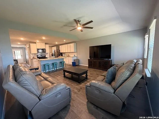 212 Empress Brilliant — Photo 10