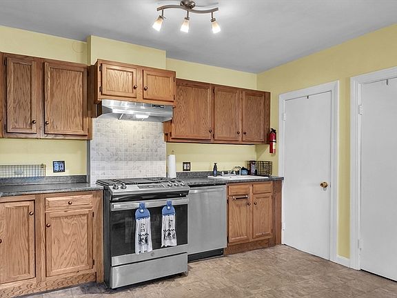 4th image of 450 Main St #2