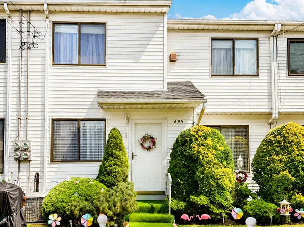 695 Elbe Ave, Staten Island, NY 10304
