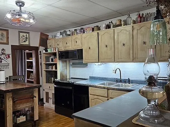 311 W Colbern St, La Plata, MO 63549