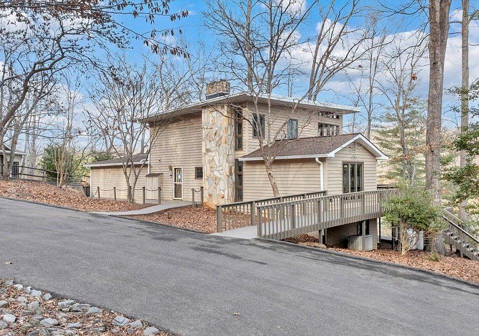 1st image of 2768 Lake Retreat Rd