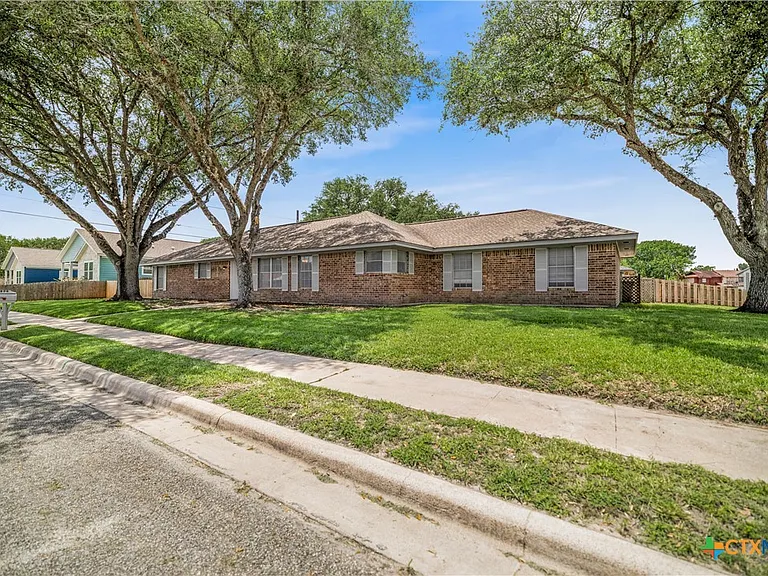 608 Rosewood Dr — Photo 46