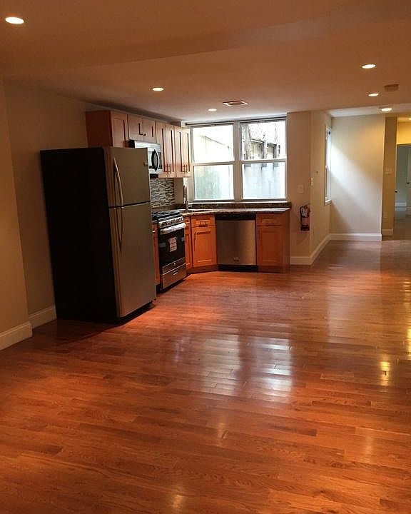 1st image of 125 Pine St #2