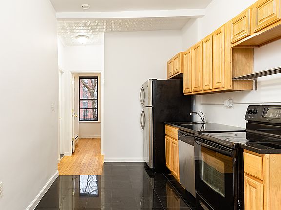 3rd image of 21 Adelphi St APT 2R