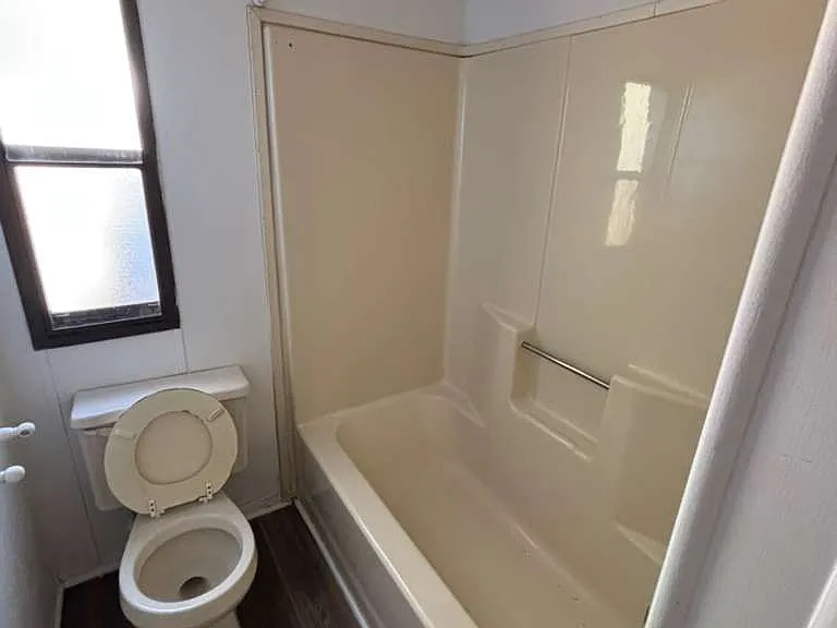 322 Derrick St — Photo 13