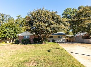 5170 Meadowcrest Cir, Memphis, TN 38117