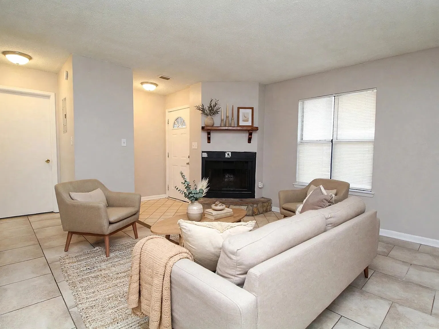 2 bed, 900 sqft, $1,250 — Photo 2