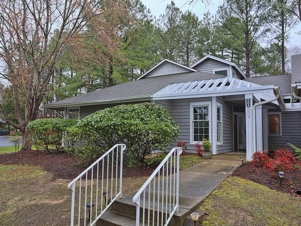 1st image of 104 White Oak Way