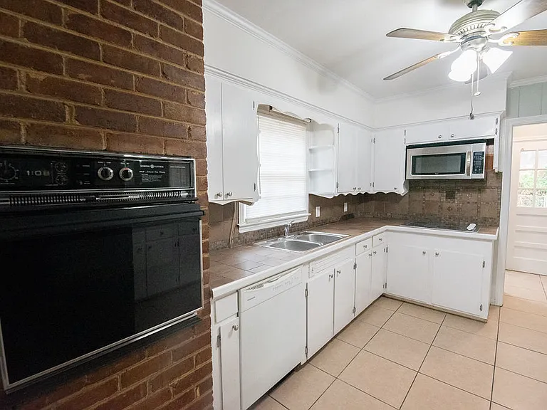 4361 Montclair Cir E — Photo 9