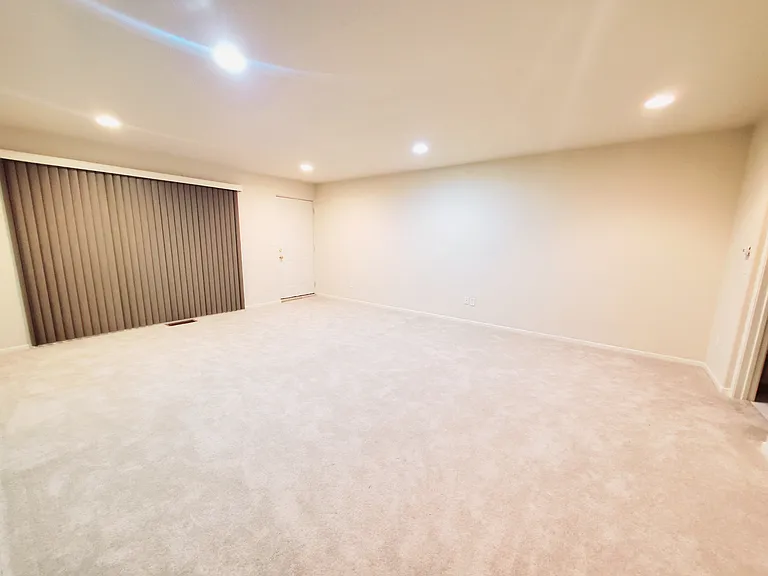 1217 Sangamon Ave #4 — Photo 10