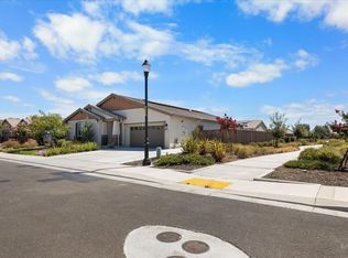 625 Wildflower Ln, Dixon, CA 95620