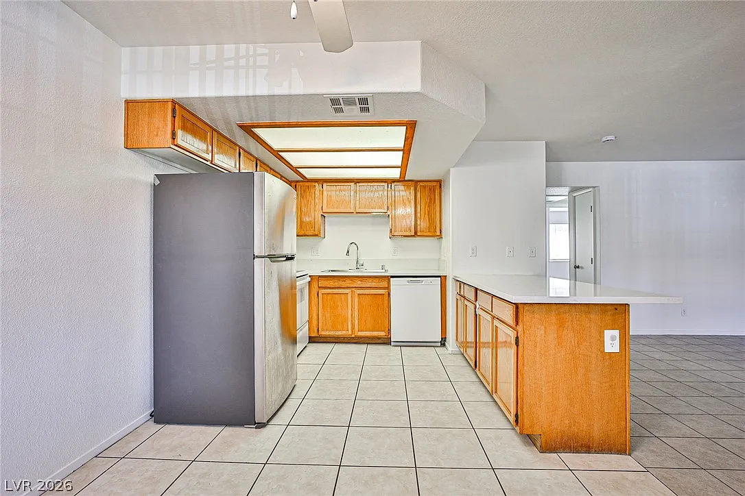 2 bed, 2.0 bath, 959 sqft, $1,250 — Photo 2