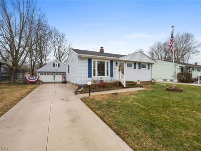 23947 Lebern Dr, North Olmsted, OH, 44070