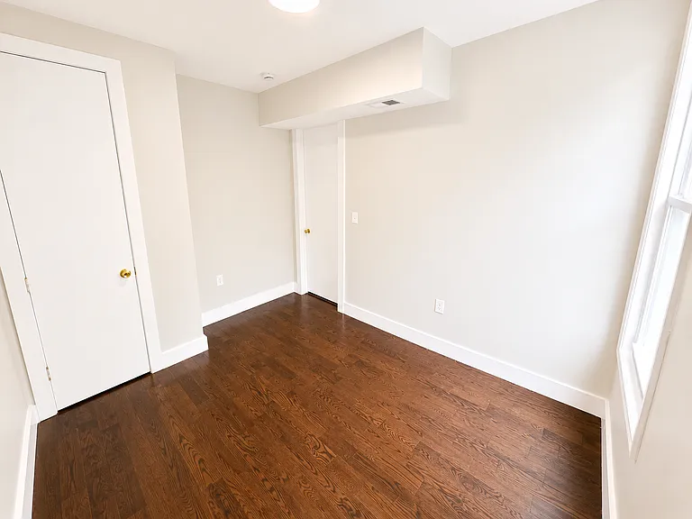 160 Alexander St #2 — Photo 10