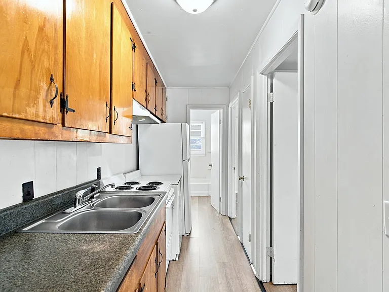 1300 Lola Ave — Photo 10