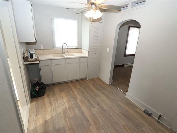 5th image of 722 W South 9th St
