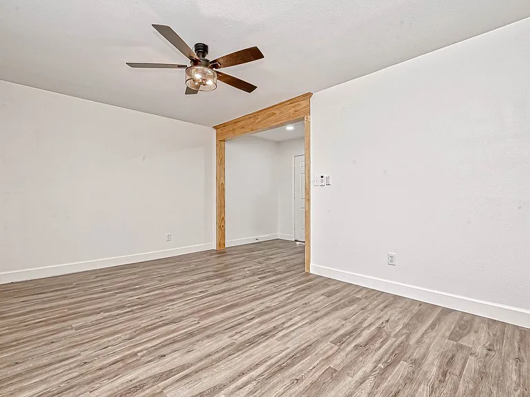 5609 Denmark St — Photo 7