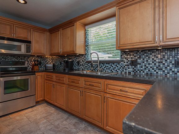 4th image of 414 S Willow Ave