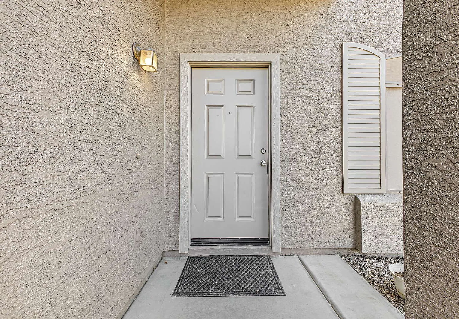3 bed, 2.0 bath, 1570 sqft, $1,810 — Photo 4