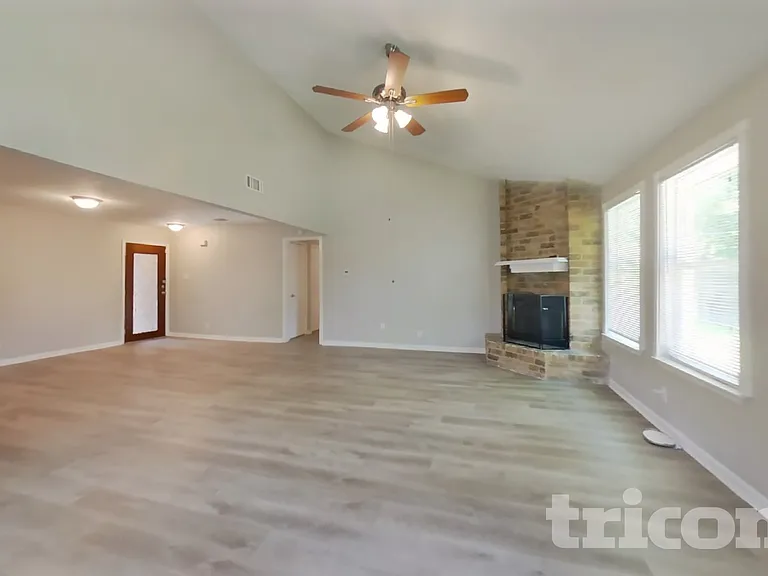 13307 Venice Cir — Photo 3
