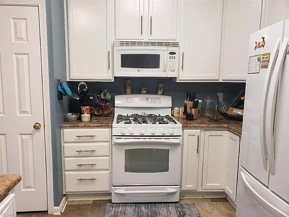 3rd image of 978 Tradewinds Cv Unit A