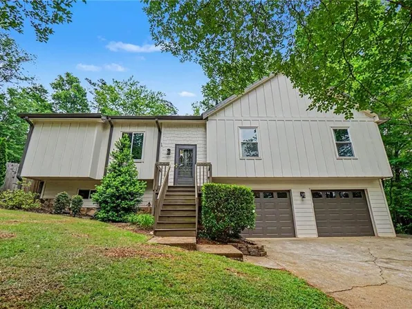 2708 Hawk Dr NE, Marietta, GA 30066