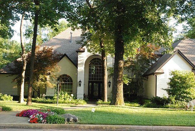 A gorgeous property in the Estates of Graystone (Near 117th & Sheridan)