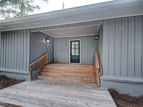 1782 Hillview Dr, Jackson, MS 39211