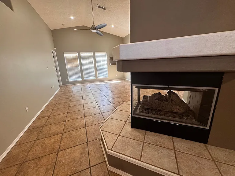 9701 Tapatio Dr NW — Photo 11