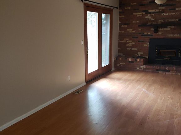 5th image of 410 Teakwood Ln