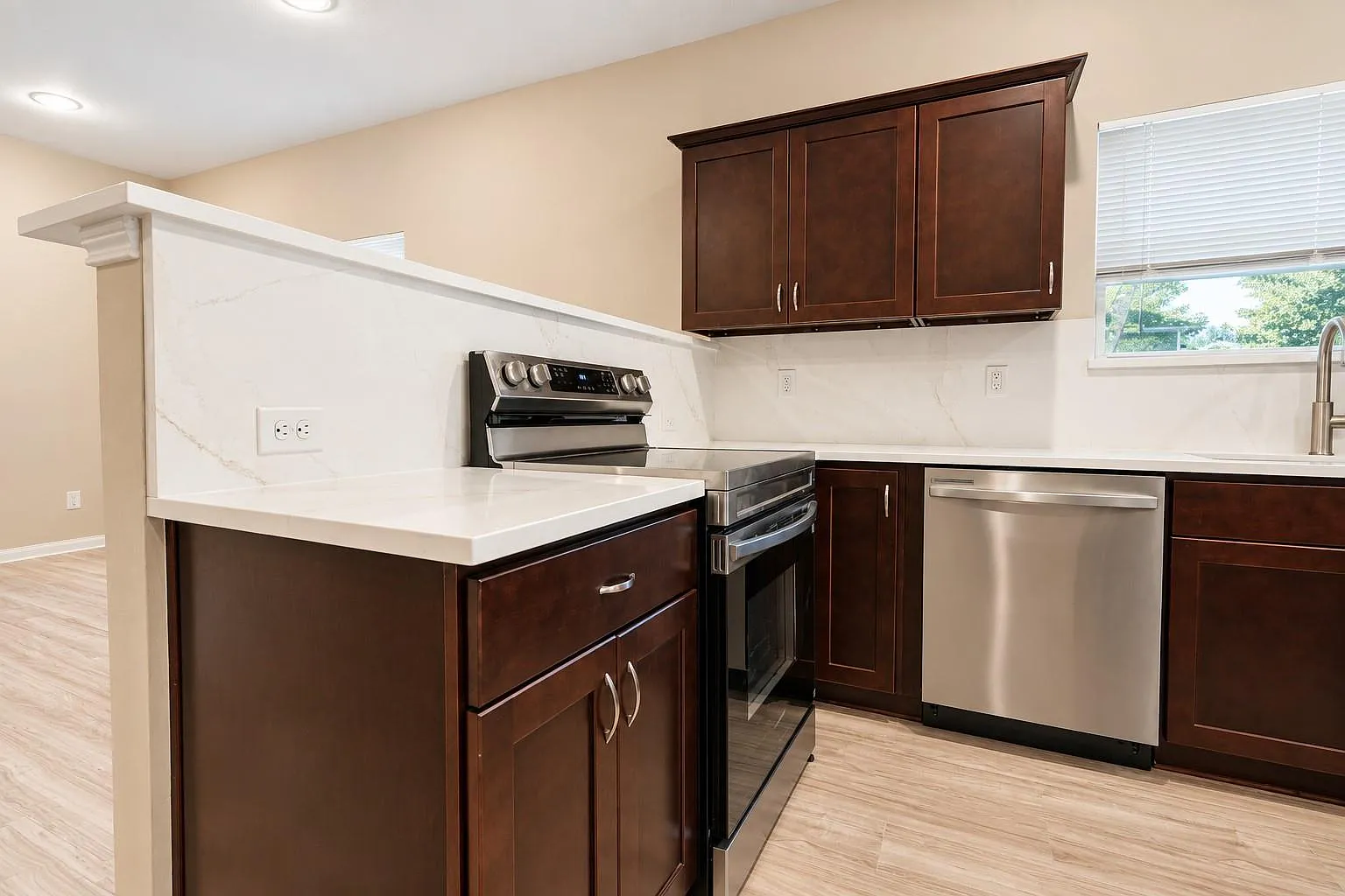3 bed, 2.5 bath, 1600 sqft, $1,750 — Photo 4