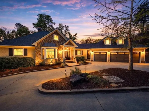 4833 Propes Dr, Oakwood, GA 30566