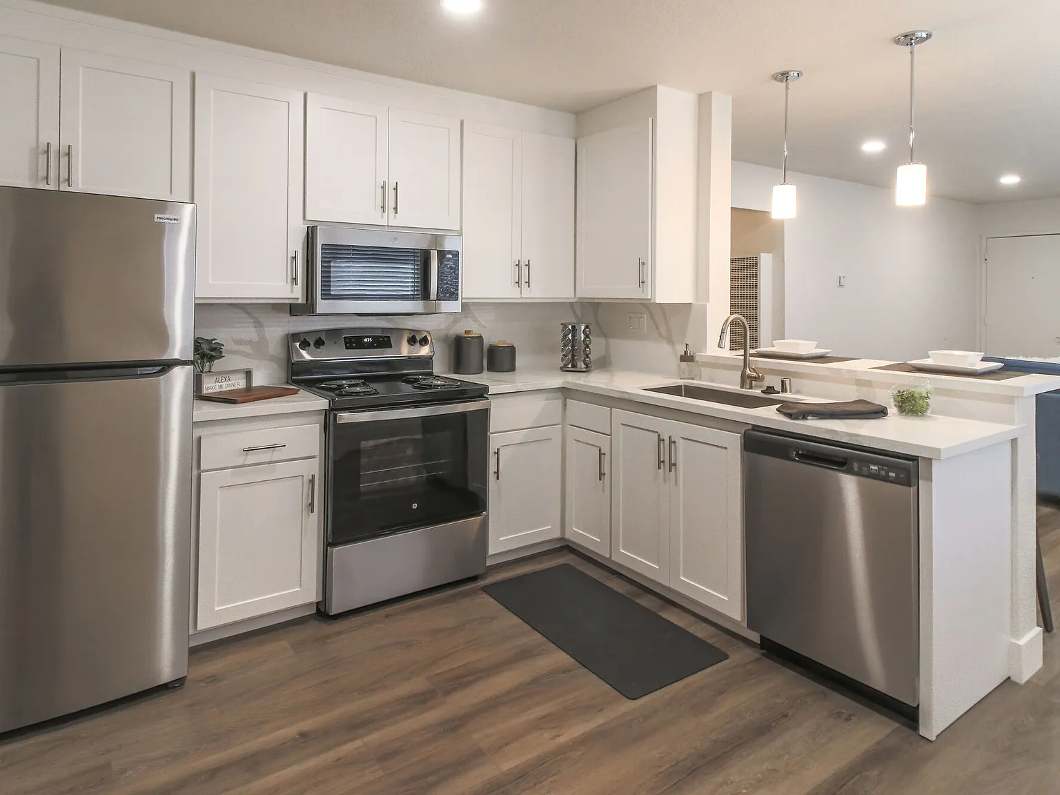 Aero Apartments — Photo 4