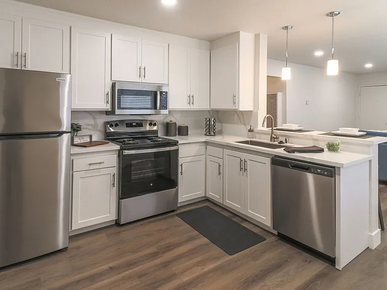Aero Apartments — Photo 4