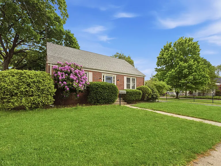 326 Tindall Ave — Photo 1