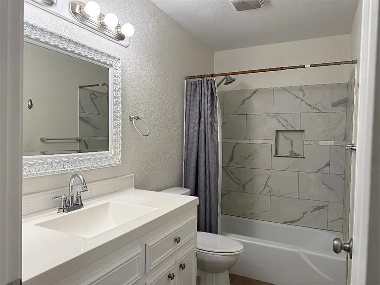 115 E Broadway St — Photo 14
